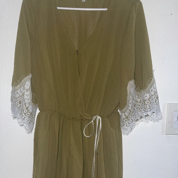 OLIVE DREWN ROMPER - Picture 1 of 3